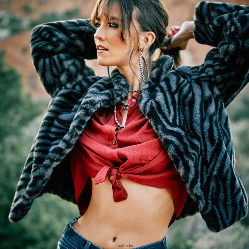 Ariat Valley of Fire-Shirt Frauen P4JJPR3268 sonnengetrocknete Tomaten Spitzen